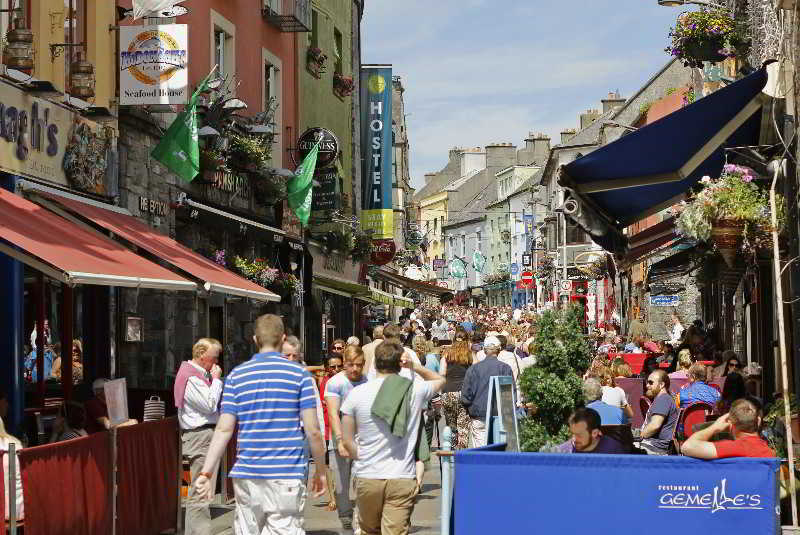 Snoozles Quay Street Tourist Hostel Galway Bagian luar foto